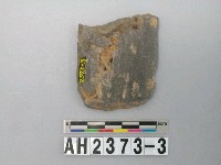 藏品(磨製石刀殘片？)的圖片